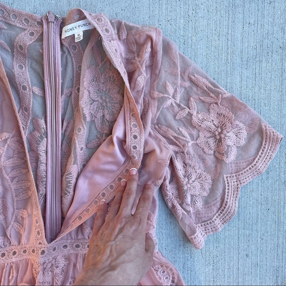 Honey Punch pretty sexy deep v-neck pink blush lace romper shorts M - Picture 6 of 14
